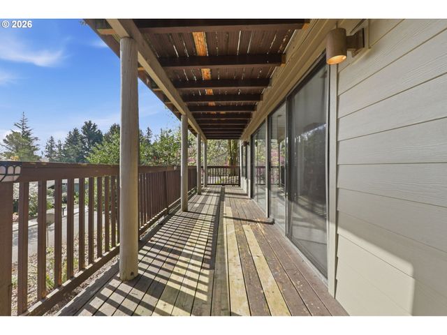 17941 MEADOWLARK Ln, Lake Oswego, OR 97034
