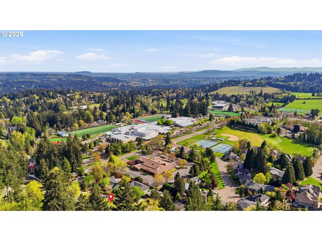 17941 MEADOWLARK Ln, Lake Oswego, OR 97034