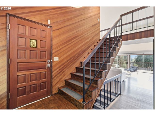 17941 MEADOWLARK Ln, Lake Oswego, OR 97034