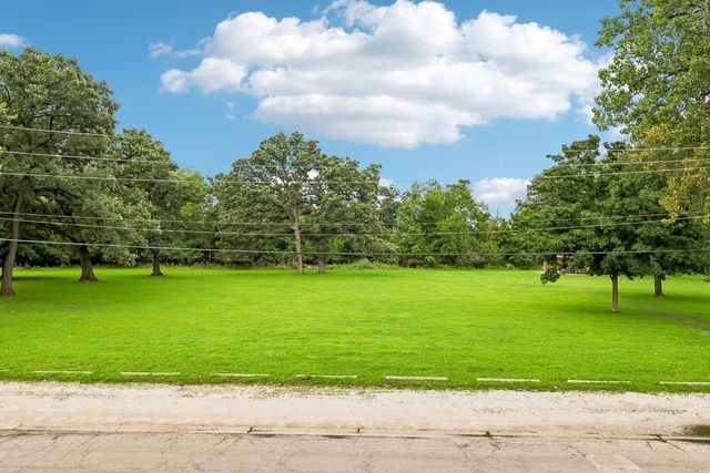 7335 OAKWOOD Avenue 2F, Lyons, IL 60534
