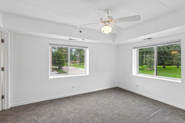 7335 OAKWOOD Avenue 2F, Lyons, IL 60534