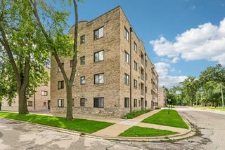 7335 OAKWOOD Avenue 2F, Lyons, IL 60534