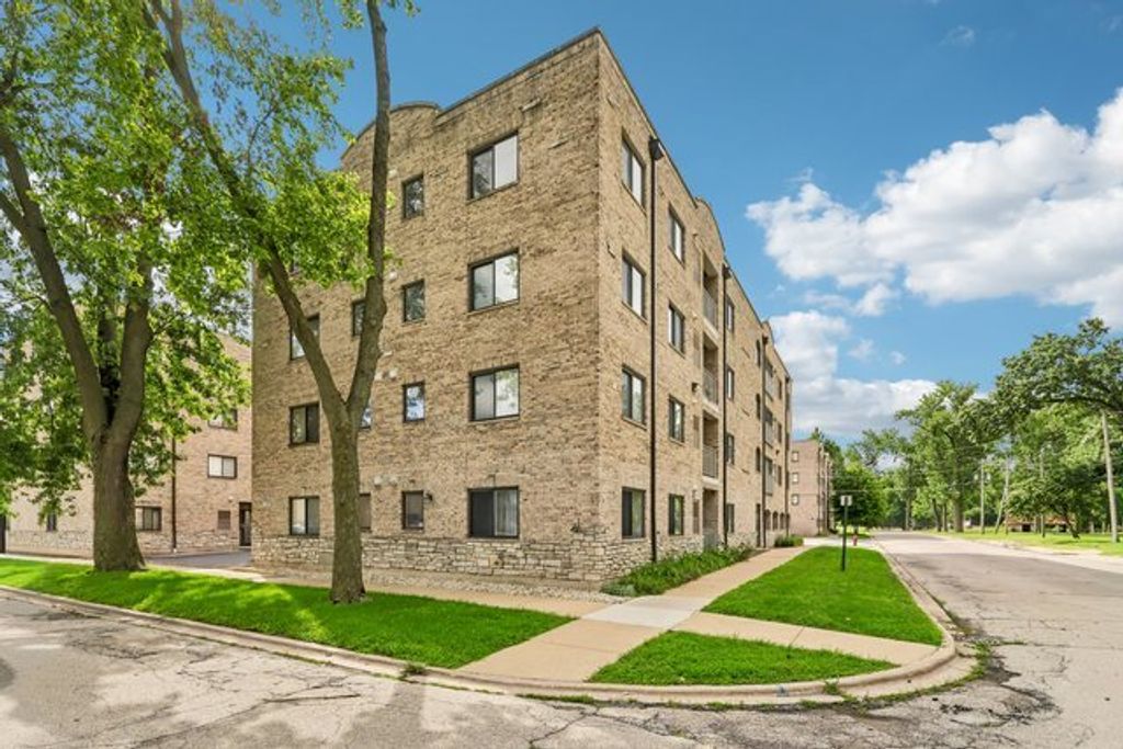 7335 OAKWOOD Avenue 2F, Lyons, IL 60534