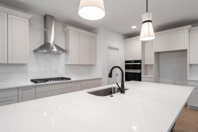 55735 Bay Oaks Court, Shelby Twp, MI 48315