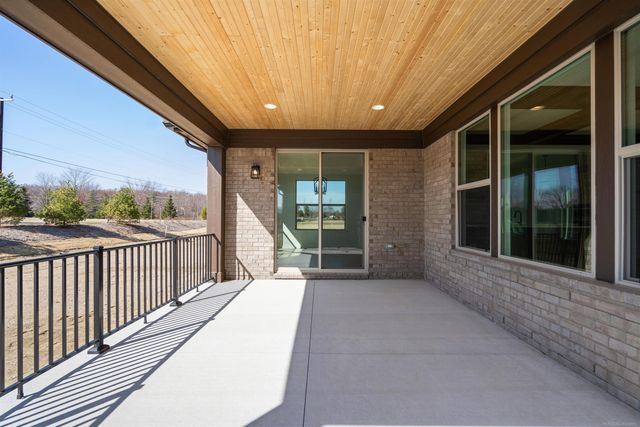 55735 Bay Oaks Court, Shelby Twp, MI 48315