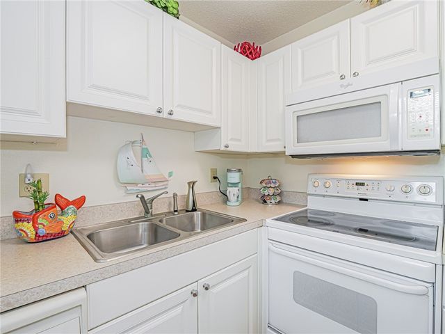 12 Vista Palm Lane 103, Vero Beach, FL 32962