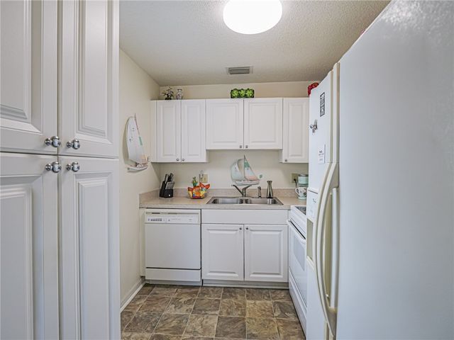 12 Vista Palm Lane 103, Vero Beach, FL 32962