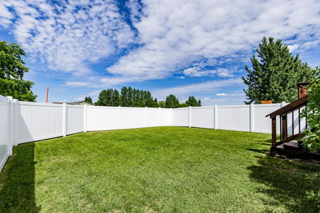 4459 15th Street S, Moorhead, MN 56560