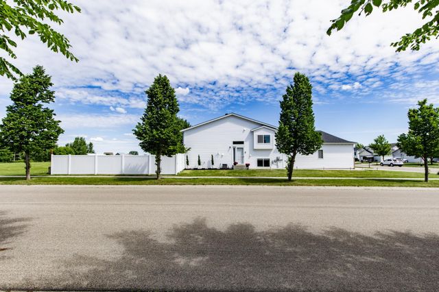 4459 15th Street S, Moorhead, MN 56560