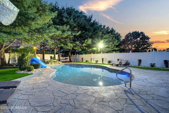 149 Newington Lane, Toms River, NJ 08755