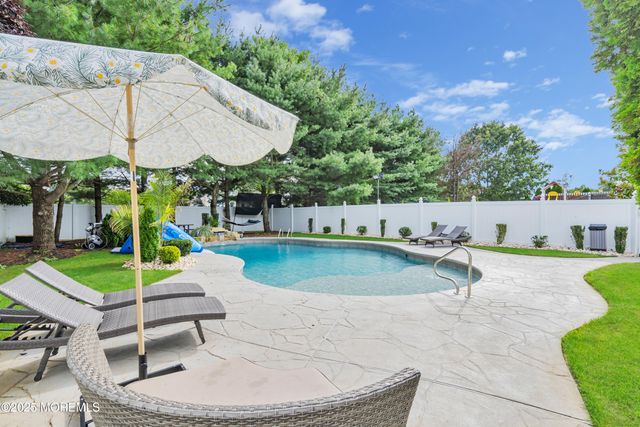 149 Newington Lane, Toms River, NJ 08755