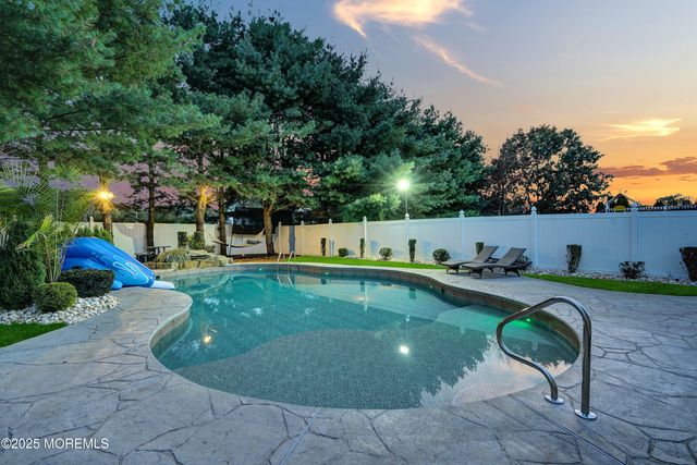 149 Newington Lane, Toms River, NJ 08755