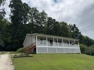 112 Hoskins Lane, Clinton, TN 37716
