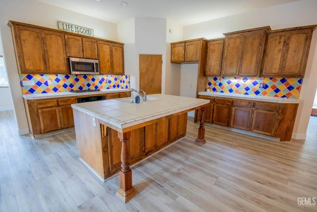 6313 Bellorita Drive, Bakersfield, CA 93306