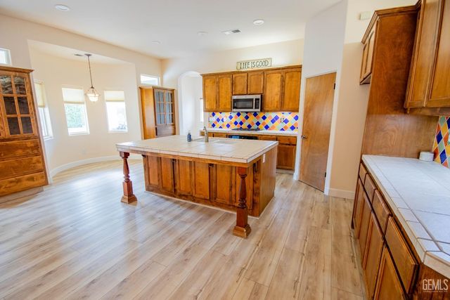 6313 Bellorita Drive, Bakersfield, CA 93306