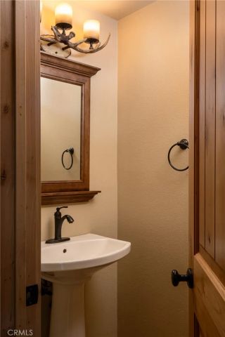 26621 Thunderbird, Lake Arrowhead, CA 92352