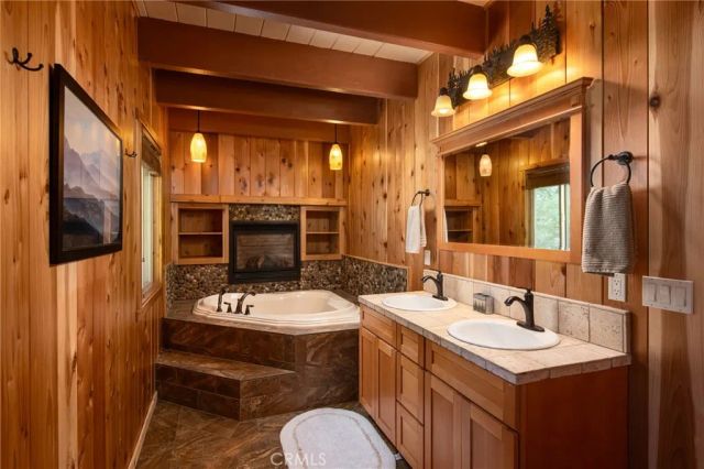 26621 Thunderbird, Lake Arrowhead, CA 92352