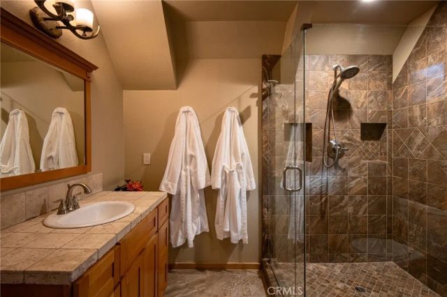 26621 Thunderbird, Lake Arrowhead, CA 92352