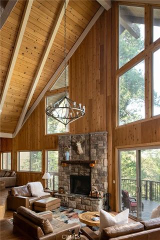 26621 Thunderbird, Lake Arrowhead, CA 92352