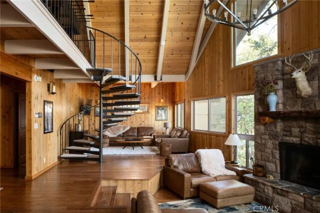 26621 Thunderbird, Lake Arrowhead, CA 92352
