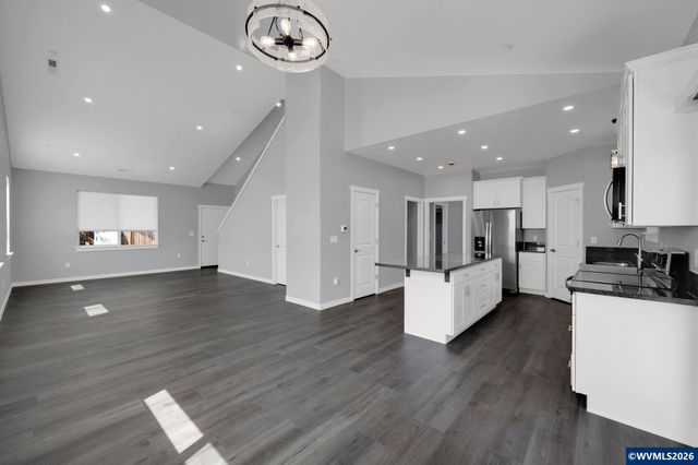 2132 Willona Dr Dr, Eugene, OR 97408
