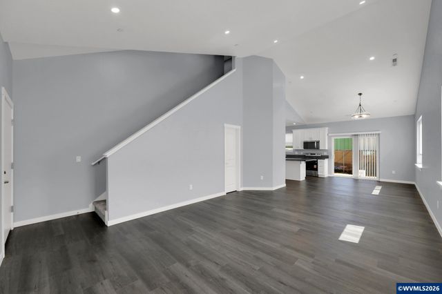 2132 Willona Dr Dr, Eugene, OR 97408