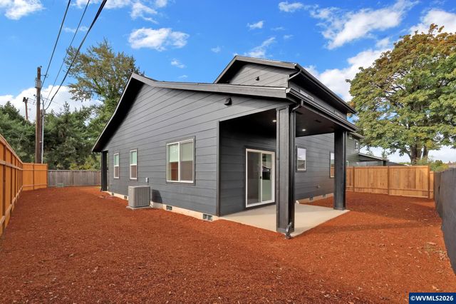 2132 Willona Dr Dr, Eugene, OR 97408