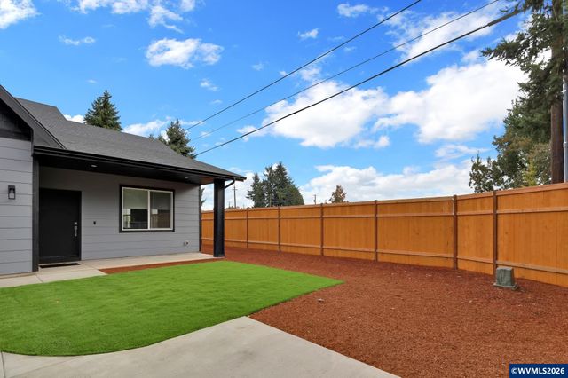 2132 Willona Dr Dr, Eugene, OR 97408