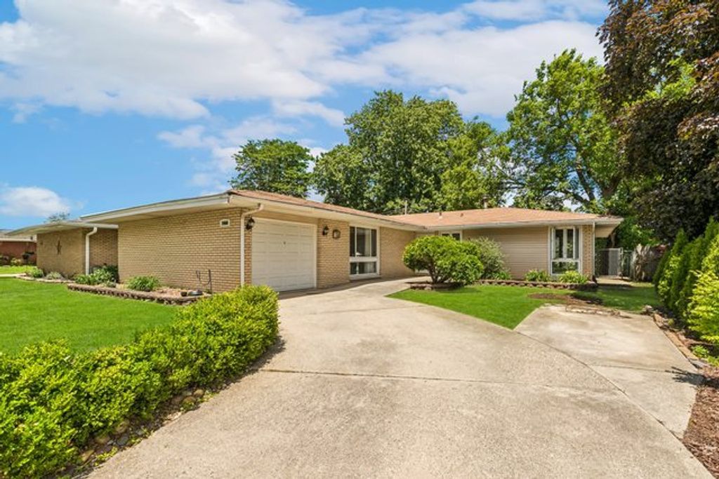 5460 Adeline Place, Oak Forest, IL 60452