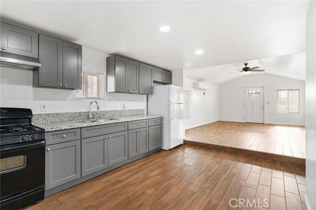 1130 Jeffrey St, Bakersfield, CA 93305