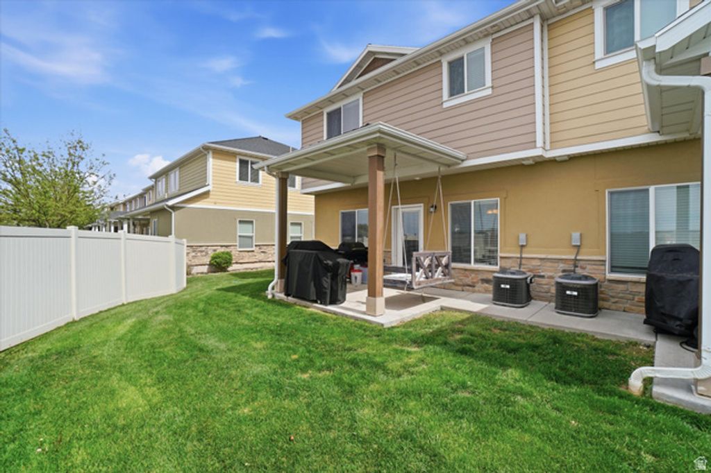Image 19 of property listing at 3445 KENNA LN #1, West Haven, UT 84401