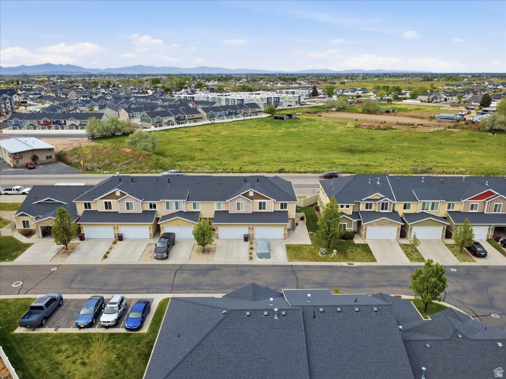 Image 21 of property listing at 3445 KENNA LN #1, West Haven, UT 84401