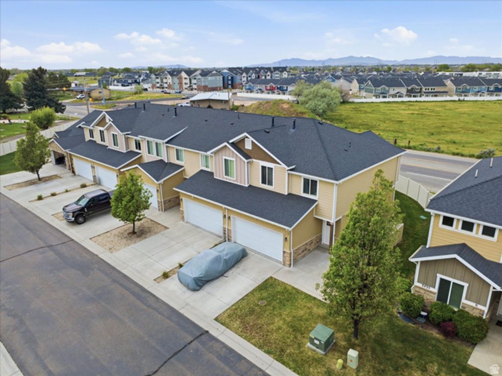 Image 23 of property listing at 3445 KENNA LN #1, West Haven, UT 84401