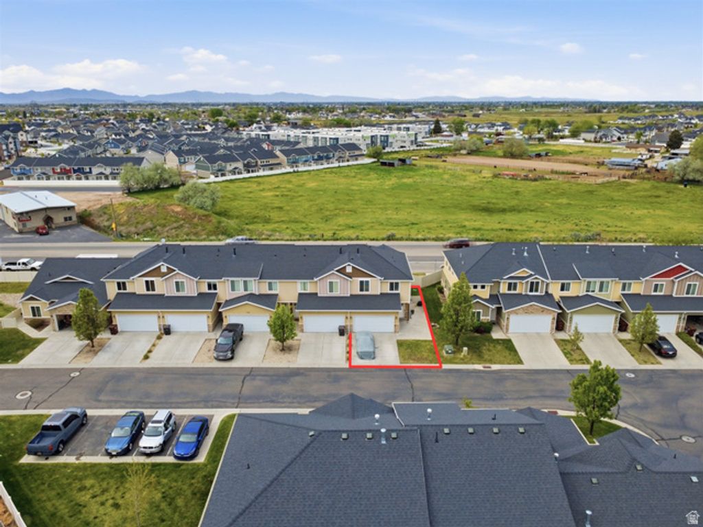 Image 26 of property listing at 3445 KENNA LN #1, West Haven, UT 84401