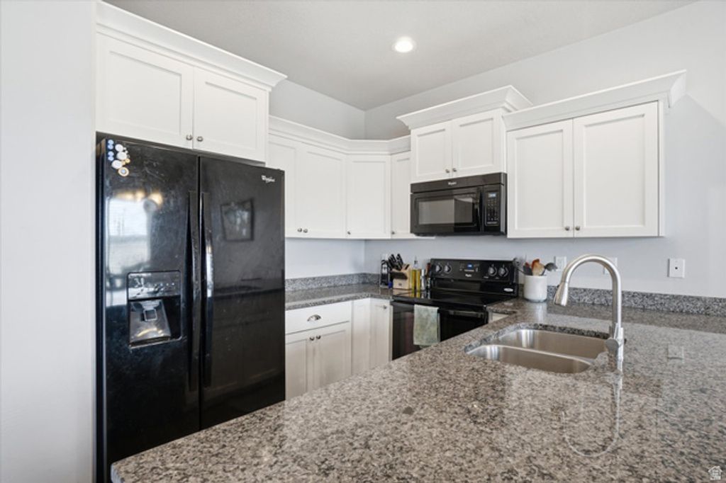 Image 4 of property listing at 3445 KENNA LN #1, West Haven, UT 84401