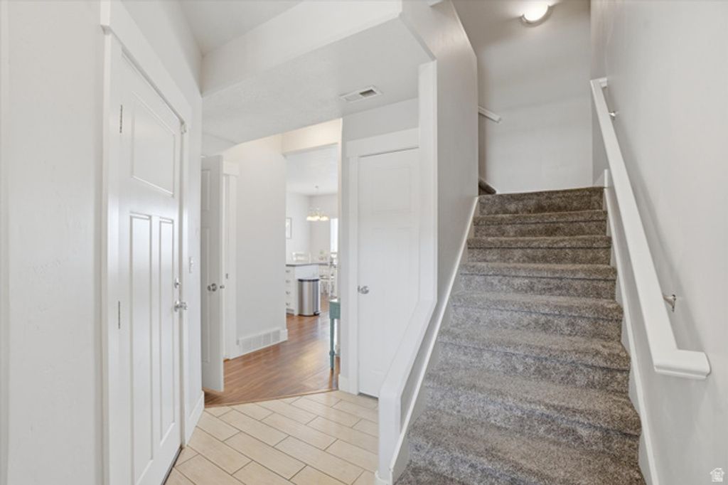 Image 7 of property listing at 3445 KENNA LN #1, West Haven, UT 84401