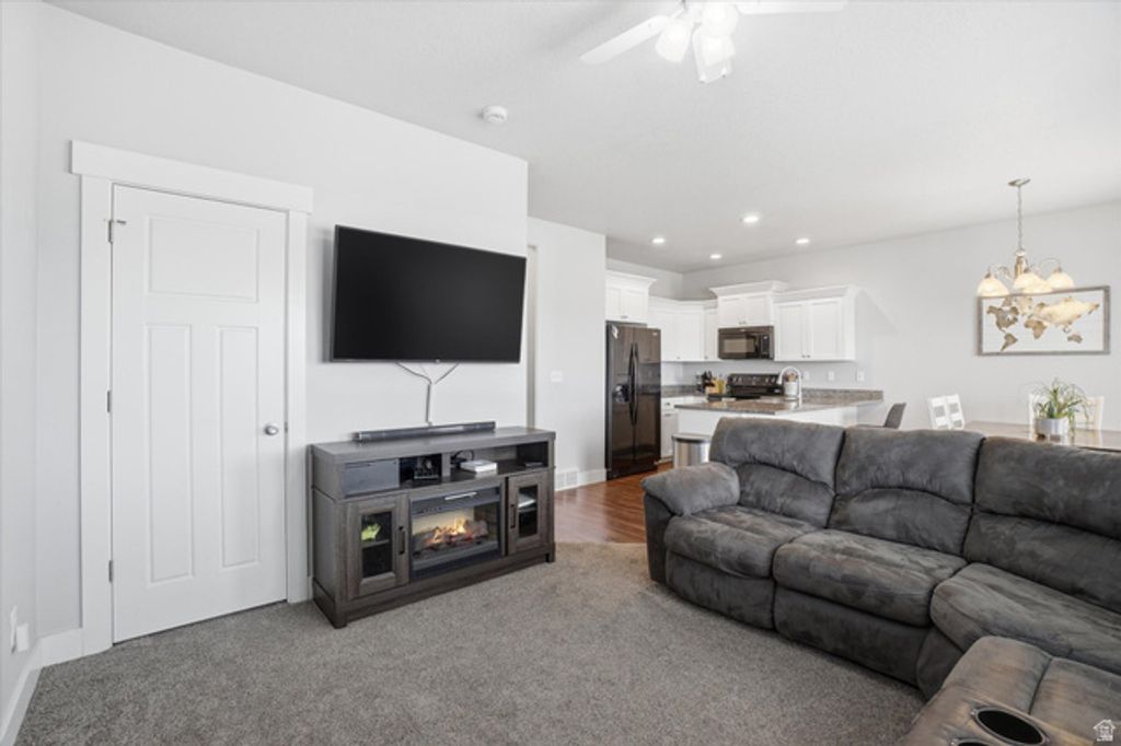 Image 8 of property listing at 3445 KENNA LN #1, West Haven, UT 84401
