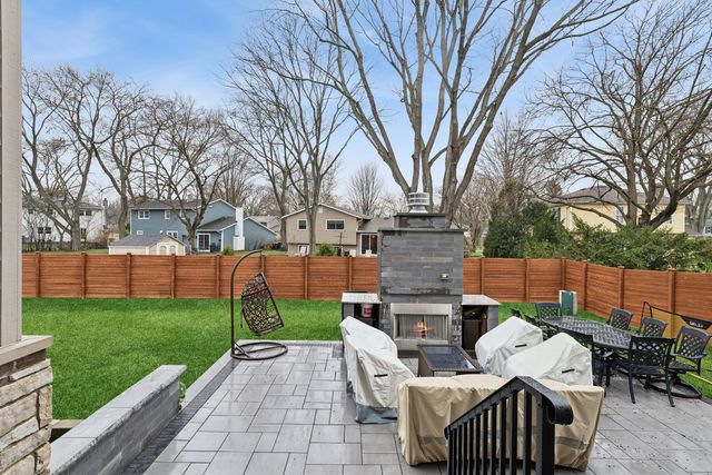 611 Ames Street, Libertyville, IL 60048
