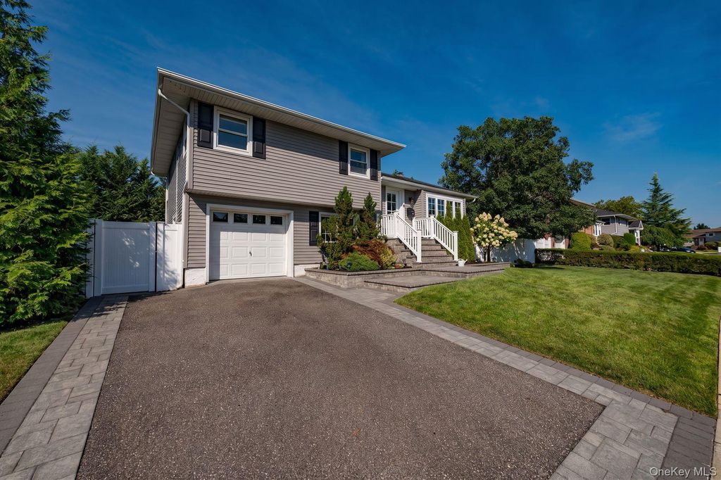 1814 Robin Lane, Bellmore, NY 11710 — photo 2