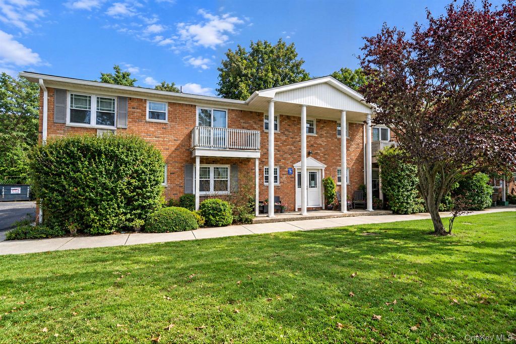 219 Fairharbor Drive 219, Patchogue, NY 11772 — exterior