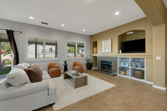 1648 Blackbird St, Roseville, CA 95747