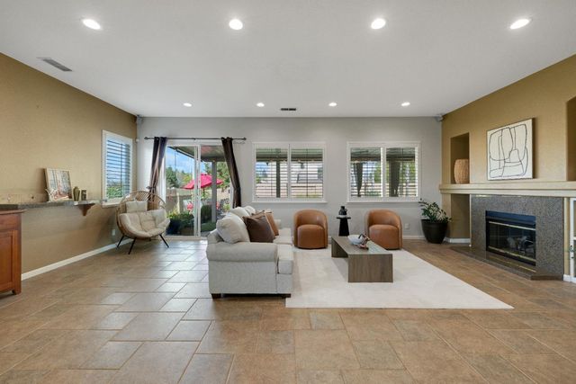 1648 Blackbird St, Roseville, CA 95747