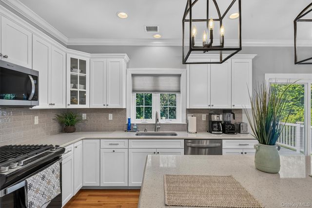 15 Alpine Lane, Washingtonville, NY 10992