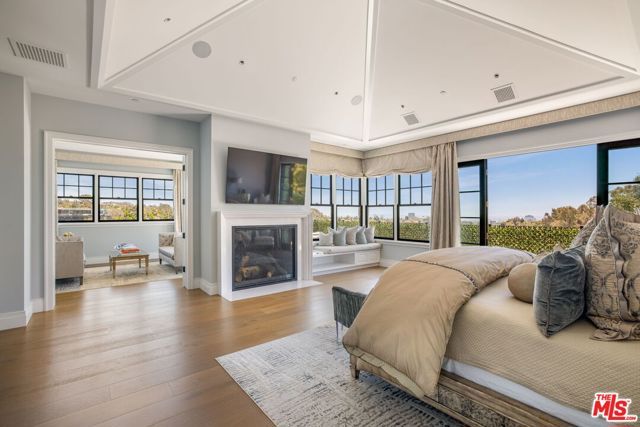 22 Oakmont Drive, Los Angeles, CA 90049