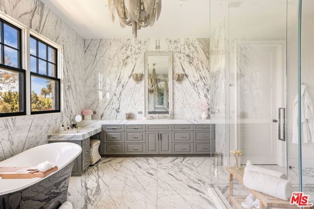 22 Oakmont Drive, Los Angeles, CA 90049
