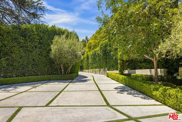 22 Oakmont Drive, Los Angeles, CA 90049