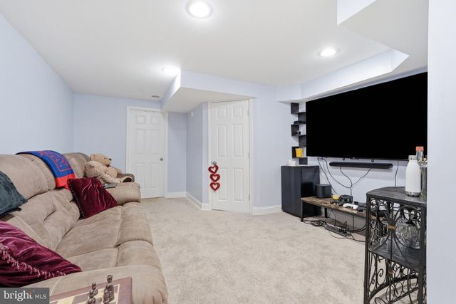 2854 LAKE AVE, Baltimore, MD 21213