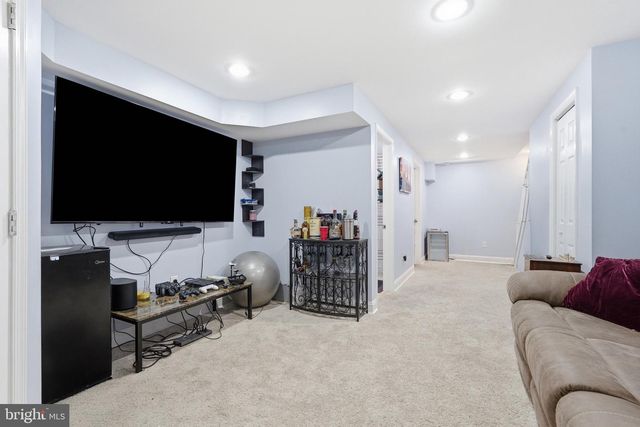 2854 LAKE AVE, Baltimore, MD 21213