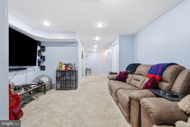 2854 LAKE AVE, Baltimore, MD 21213