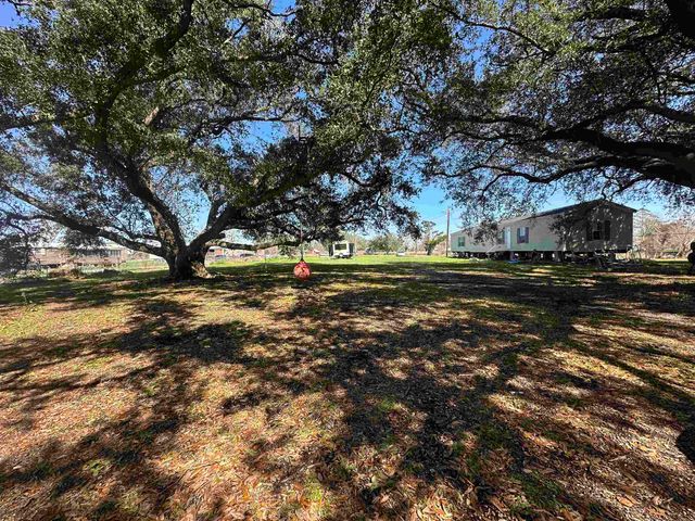 302 Lower Country Drive, Bourg, LA 70343